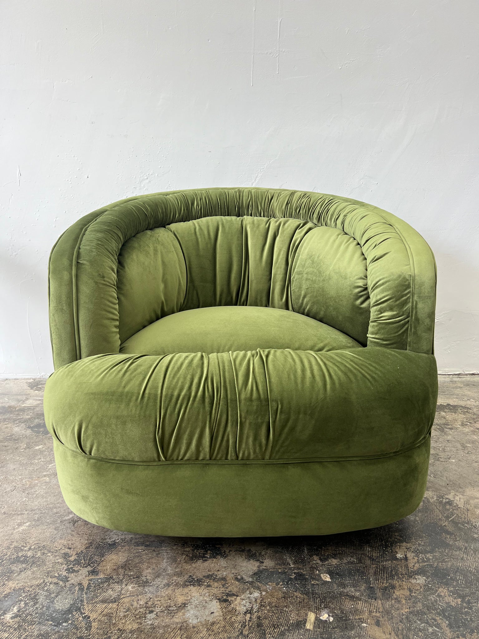 1970s Reupholstered Swivel Chair in green velvet