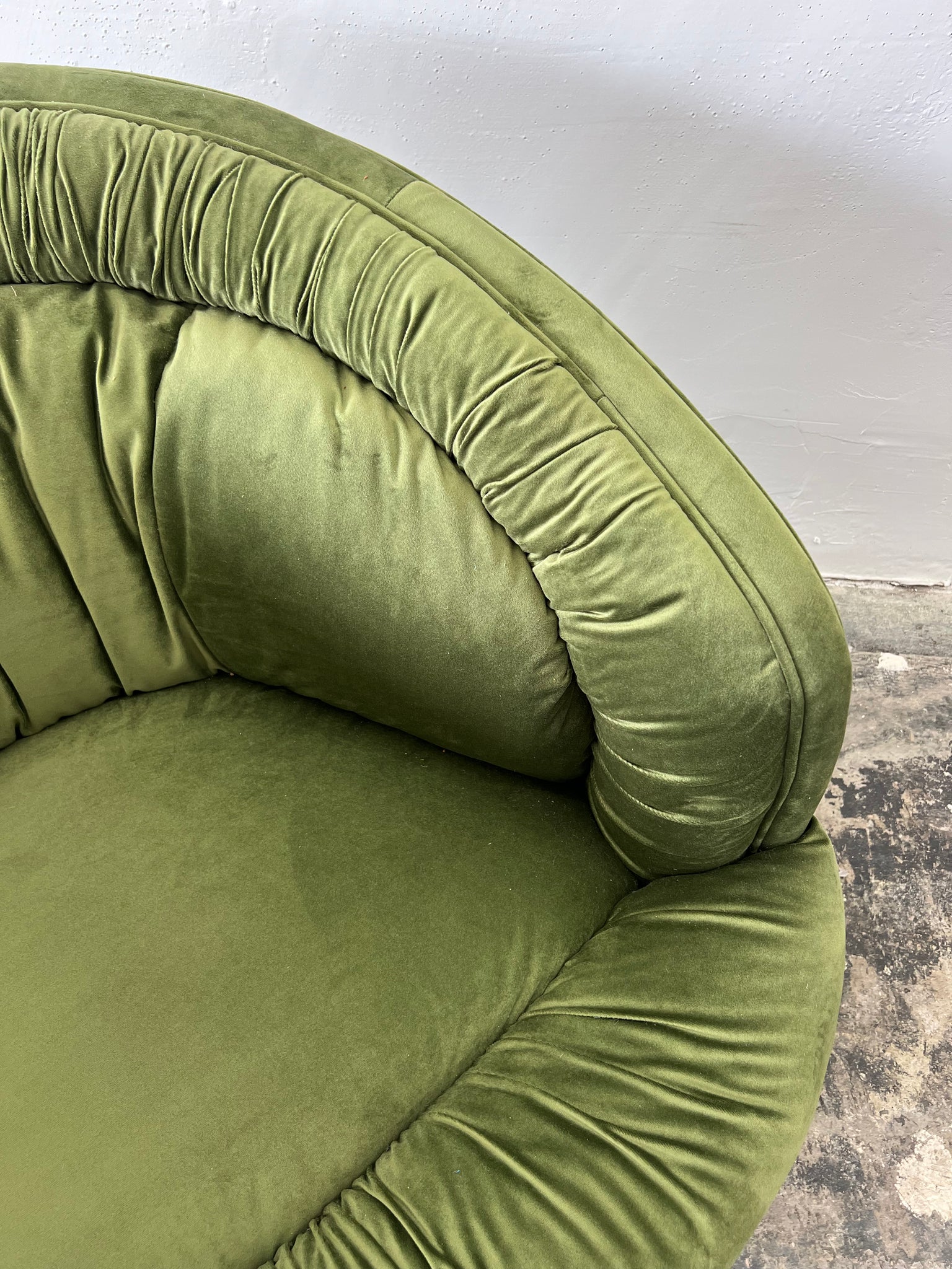 1970s Reupholstered Swivel Chair in green velvet